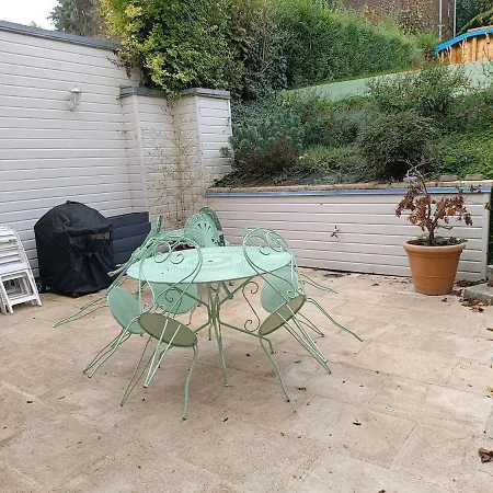 بيت للعطل House With Garden And Garage *