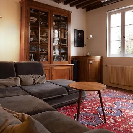 House With Garden And Garage بيت للعطل *