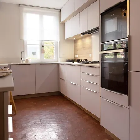 House With Garden And Garage Holiday home