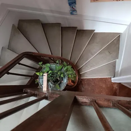 House With Garden And Garage بيت للعطل *