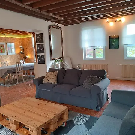 House With Garden And Garage