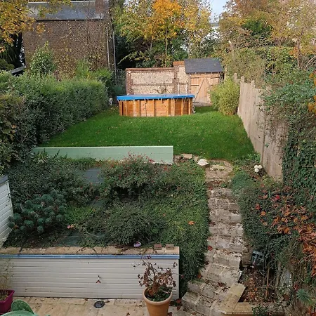 House With Garden And Garage * روان